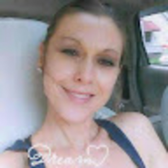 Profile Picture of Leslie ann Skidmore (@leslieann101783) on Poshmark