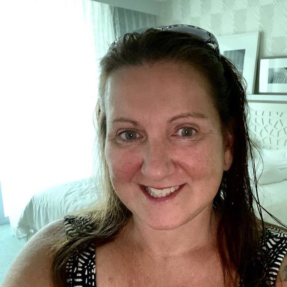 Profile Picture of Cindy Tumas (@tum110) on Poshmark