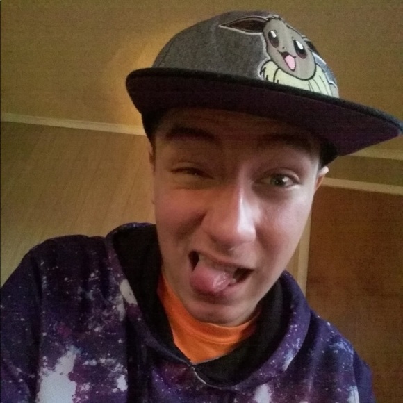 Profile Picture of Caleb Leet (@zemnes123) on Poshmark