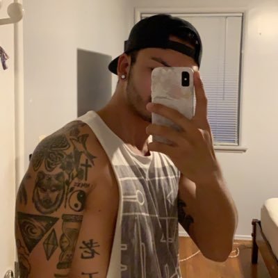 Profile Picture of Clay (@claytonchute) on Twitter