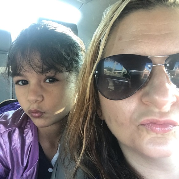 Profile Picture of Mandee Lopez (@mandee1978) on Poshmark