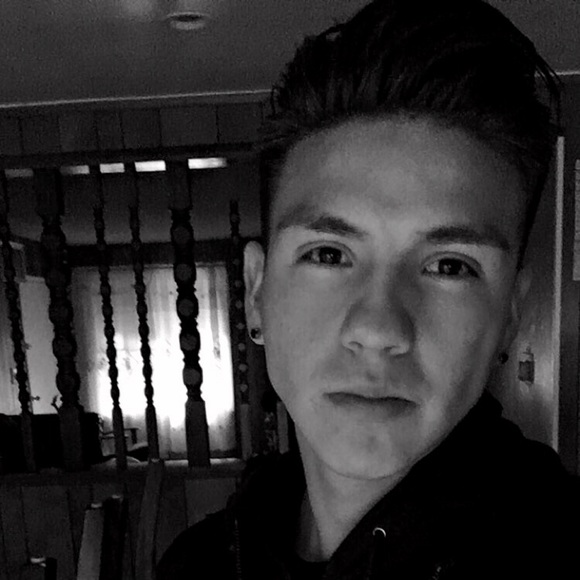 Profile Picture of Kevin Catalan (@kev_cat) on Poshmark