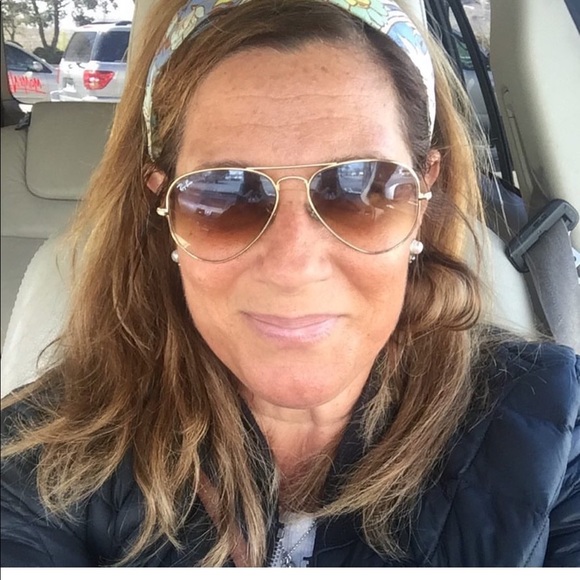 Profile Picture of Lesli Brisson (@skiergirl1964) on Poshmark