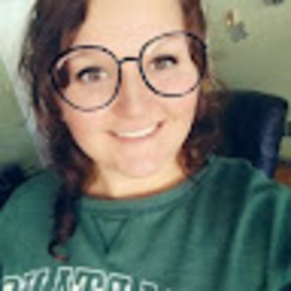 Profile Picture of Emily Minnard (@emilyminnard) on Poshmark