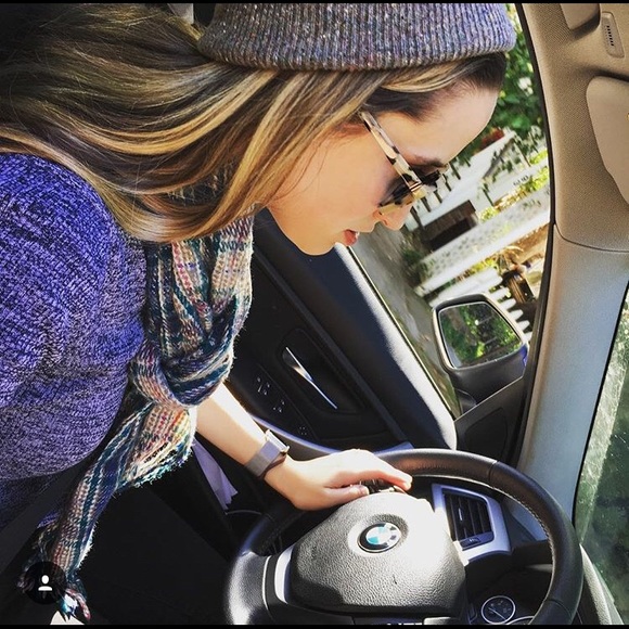 Profile Picture of Hilary Knack (@hknack) on Poshmark