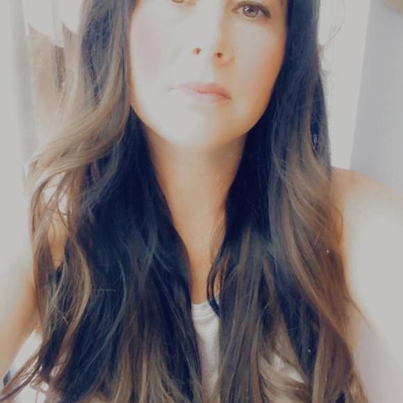 Profile Picture of Jennifer Ossiff (@jenniferossiff) on Poshmark