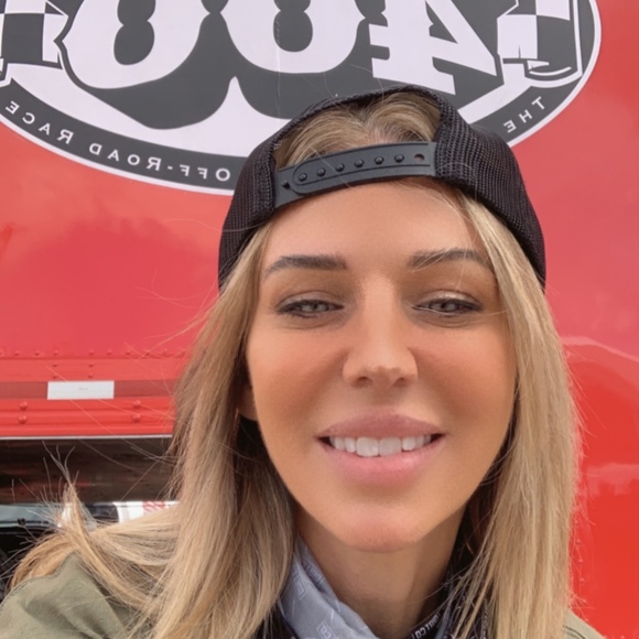 Michelle Romashko - Poshmark Profile Picture of Michelle Romashko (@girlinscrubs) on Poshmark