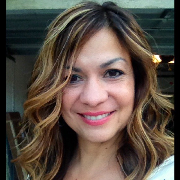 Profile Picture of Allison Pineda (@allison02) on Poshmark