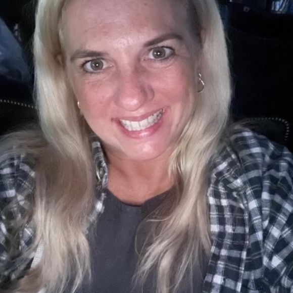 Profile Picture of Danielle Minnerick (@dminnerick) on Poshmark