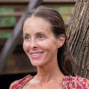 Profile Picture of Lisa Piper (@lovelisapiper) on Youtube