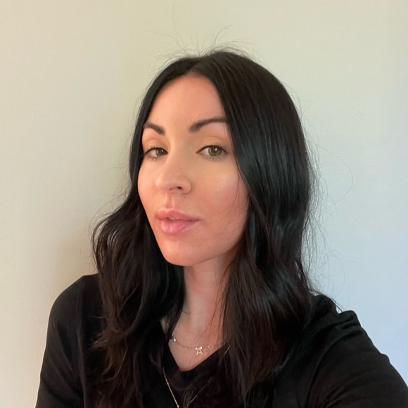 Profile Picture of Melissa Robusto (@melirobusto18) on Poshmark