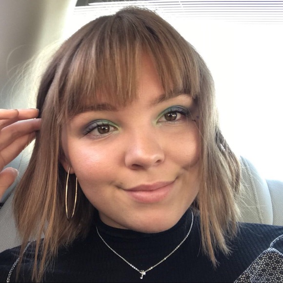 Profile Picture of Rebecca Rust (@rebeccarust) on Poshmark