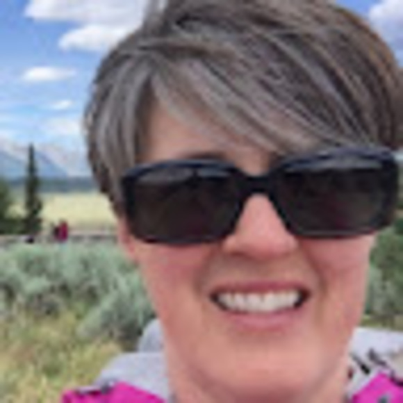 Profile Picture of Allison Barosko (@abarosko) on Poshmark