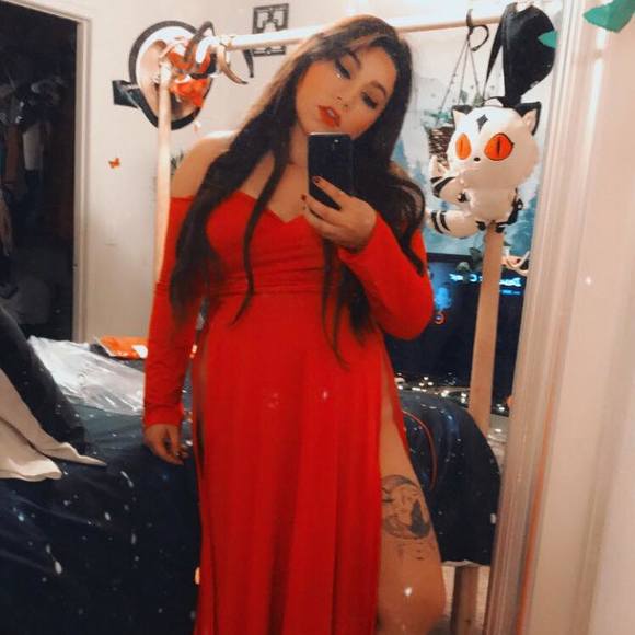 Profile Picture of Lauren Hannah (@laurenhannah955) on Poshmark