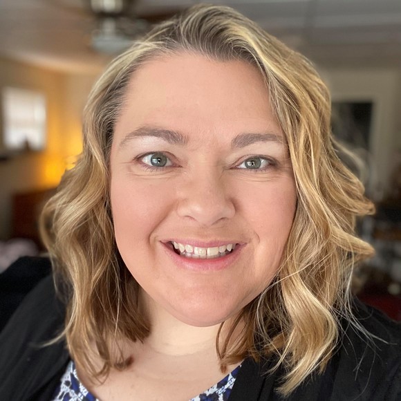 Profile Picture of Jennifer Burress (@jenyfur25) on Poshmark