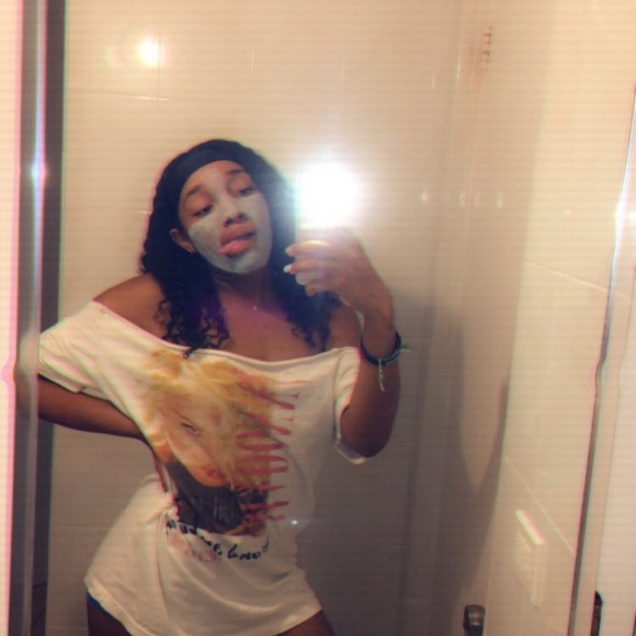 Taylor Cartwright - Poshmark Profile Picture of Taylor Cartwright (@taylorscolly) on Poshmark