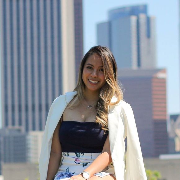 Profile Picture of Samantha Soohoo (@samantha_sh) on Poshmark