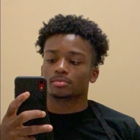 Profile Picture of Devin Fleming (@devinfleming470) on Poshmark