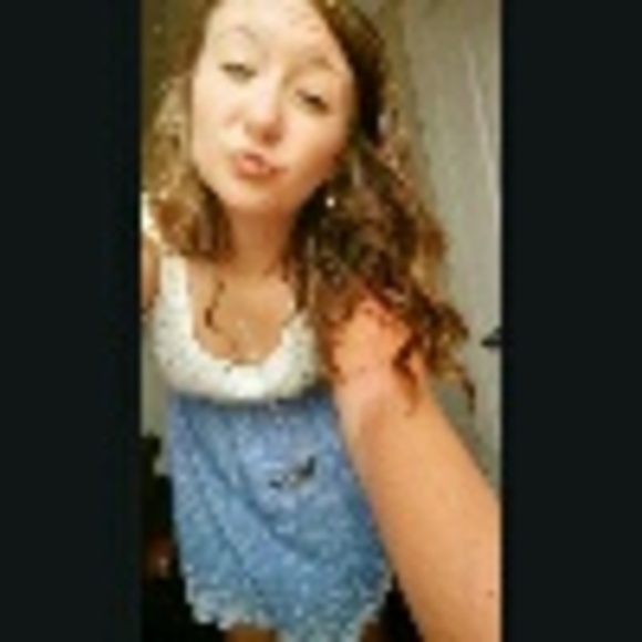 Profile Picture of Savannah Craig (@savcra98) on Poshmark
