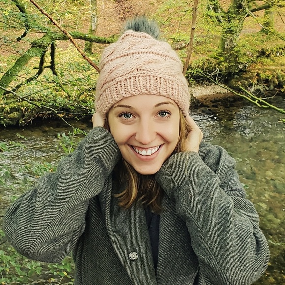 Profile Picture of Rhianne Lightfoot (@realrhi) on Poshmark