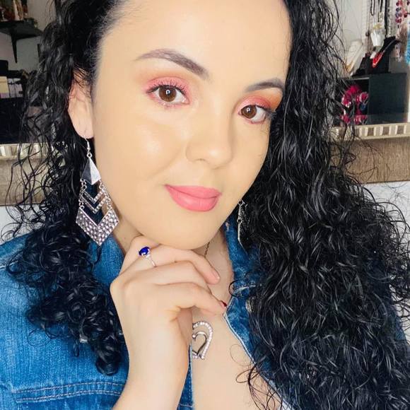 Profile Picture of Ana Gudino (@anagudino) on Poshmark
