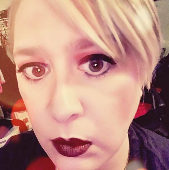 Profile Picture of Annette Delgado (@annie8136) on Poshmark