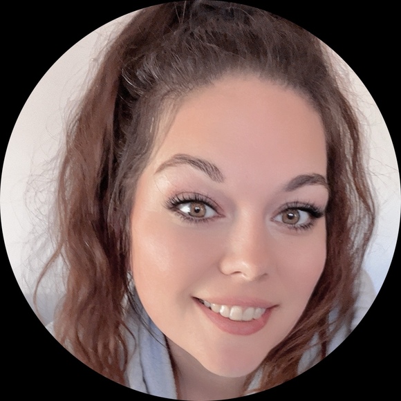 Profile Picture of Amanda Lisanby (@manda8623) on Poshmark