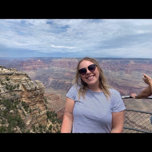 Profile Picture of Alexis Shuey (@alexisshuey) on Poshmark