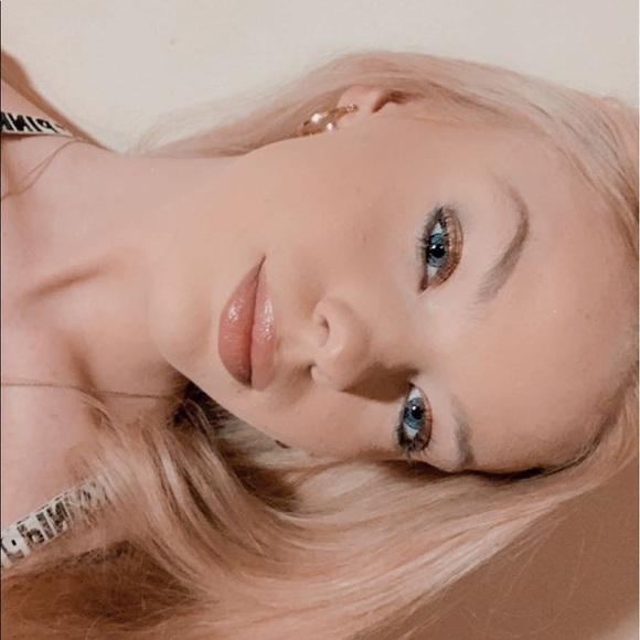Profile Picture of Alyssa Branch (@alyssabranch499) on Poshmark