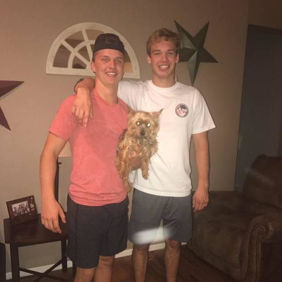 Profile Picture of Tyler Hinchliffe (@hockey83097) on Poshmark