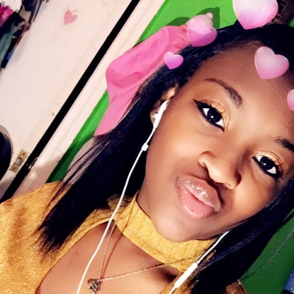 Profile Picture of Janyah Bacote (@janyahisbae) on Poshmark