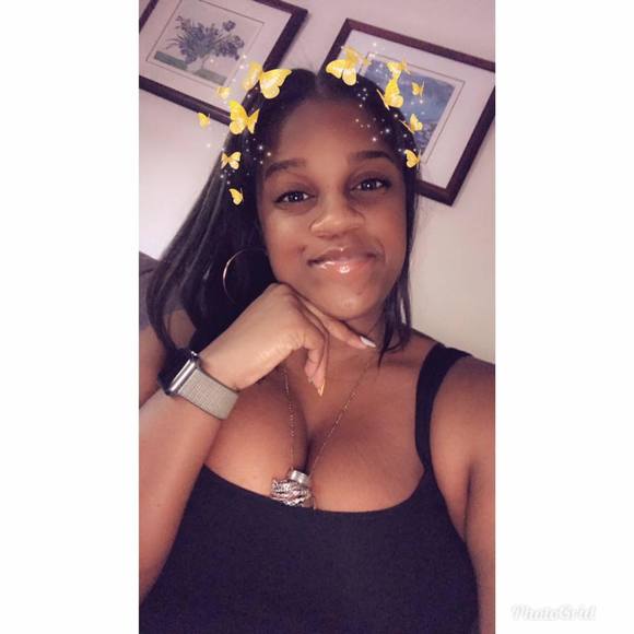 Profile Picture of Claudia Rodriguez (@crodriguez10977) on Poshmark