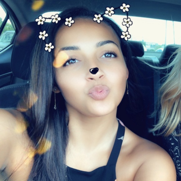 Profile Picture of Mikayla Mclinton (@mikaylam95) on Poshmark