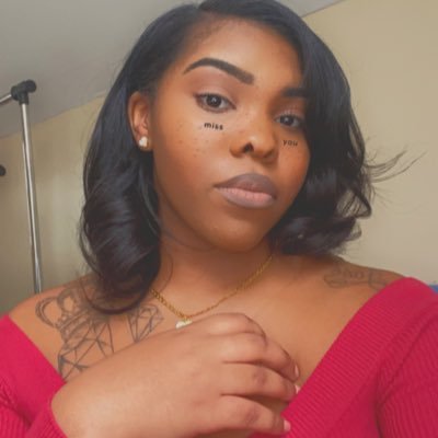 Profile Picture of Cassandra Warren (@sixfigurecasee) on Twitter