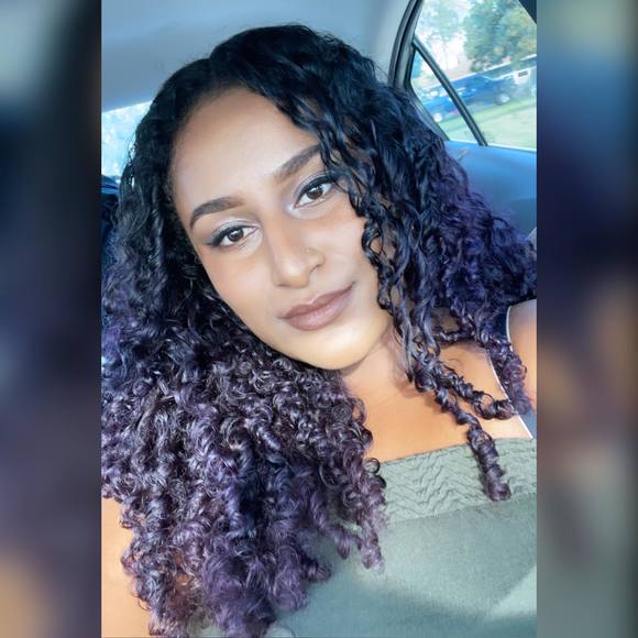 Profile Picture of Alexa Hayes (@alexamh07) on Poshmark