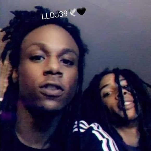 Profile Picture of Leek Toppingave (@leektoppingave) on Poshmark