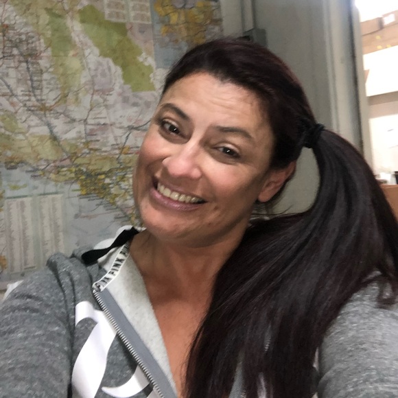 Profile Picture of Eva Cervantes (@eva51271) on Poshmark