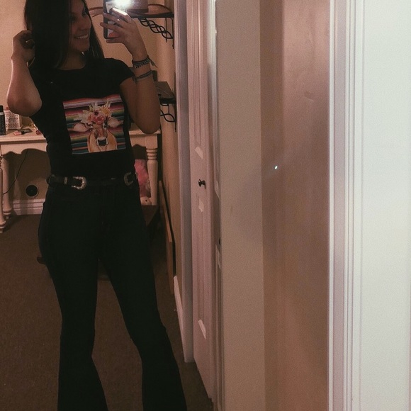 Profile Picture of Isabel Barraza (@lebasib) on Poshmark
