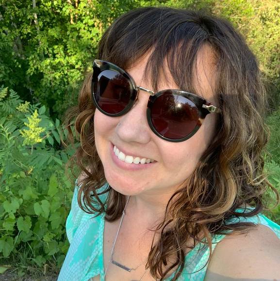 Profile Picture of Vicky Ball (@vickyball) on Poshmark