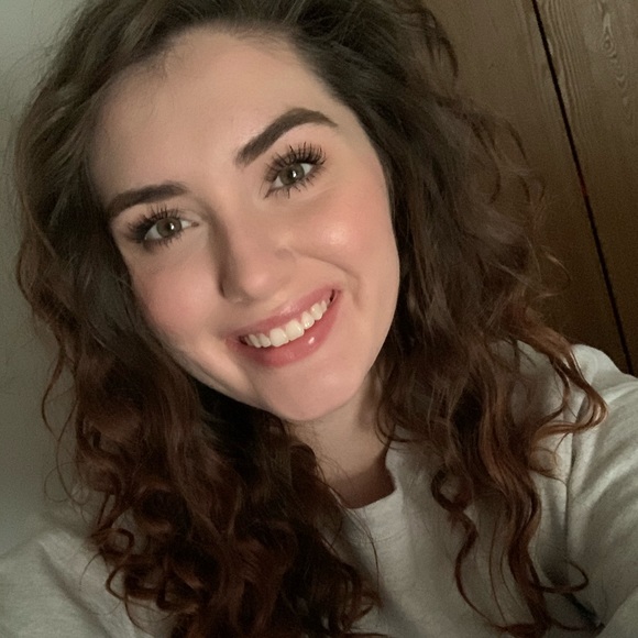 Profile Picture of Alyssa Mcgrath (@alyssa_mcgrath) on Poshmark