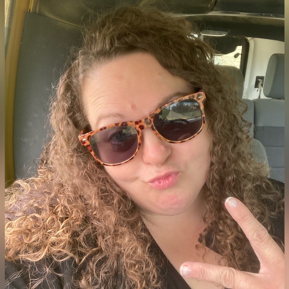 Profile Picture of Amber Hayes (@aewhayes) on Poshmark