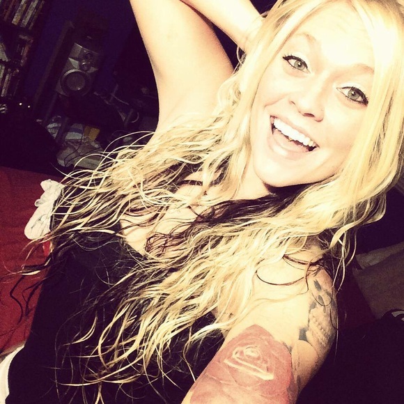 Profile Picture of Danielle Rodenbeck (@danny_r123) on Poshmark