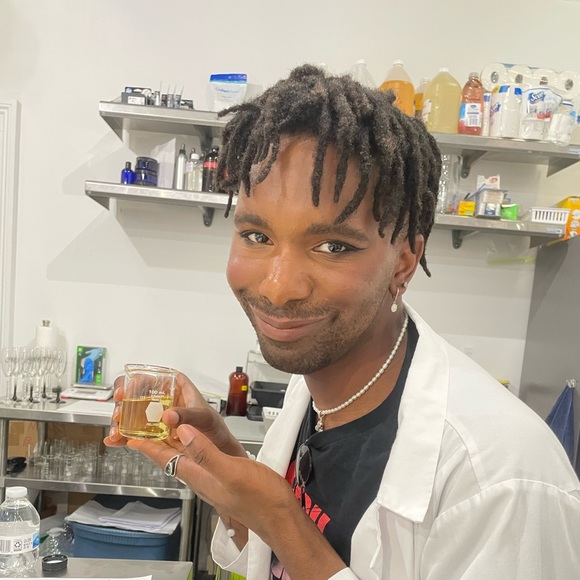 Julian Tate - Poshmark Profile Picture of Julian Tate (@smooligans) on Poshmark