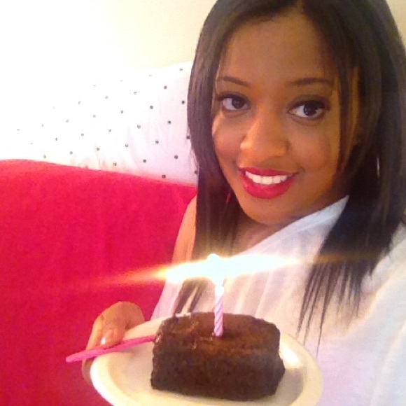 Profile Picture of Genae Ewing (@genaemichelle) on Poshmark