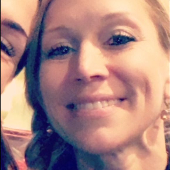 Profile Picture of Andrea Stepka (@stepkas20) on Poshmark