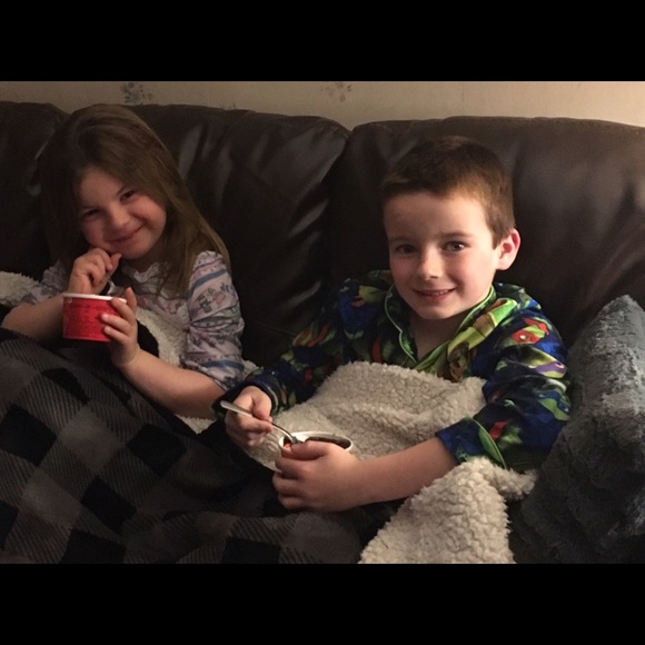 Profile Picture of Lori Marr (@loriannmarr) on Poshmark