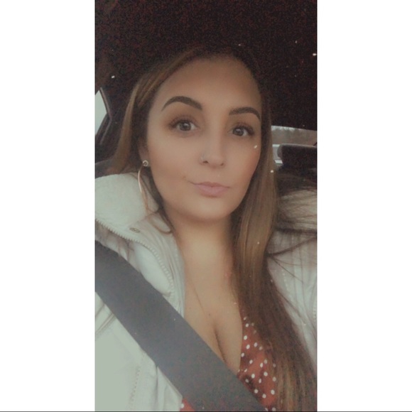 Profile Picture of Kim Machado (@kimmy_pants) on Poshmark