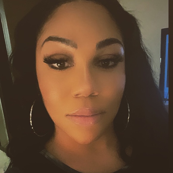 Profile Picture of Shanece Dedeaux (@shanece_dedeaux) on Poshmark
