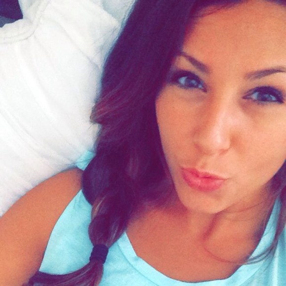 Profile Picture of Carissa Contestabile (@_cmaa) on Poshmark