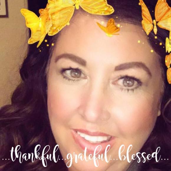 Profile Picture of Jeanine Osada (@jeanineosada) on Poshmark